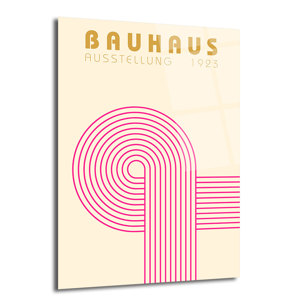 Bej zemine sahip, Bauhaus Ausstellung 1923 yazılı, pembe renkli geometrik çizgilerle stilize edilmiş modern bir cam tablo.