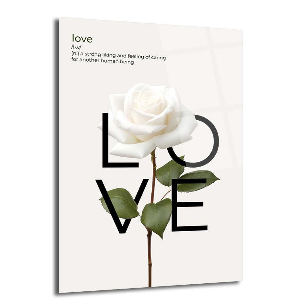 Beyaz arka plan üzerinde 'love' kelimesinin sözlük tanımı ve büyük harflerle yazılmış 'LOVE' kelimesinin 'O' harfini kapatan zarif beyaz bir gülün bulunduğu minimalist cam tablo.