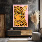 Cesur Bakış: Pembe Arka Plan Leopard Desenli Modern Cam Tablo