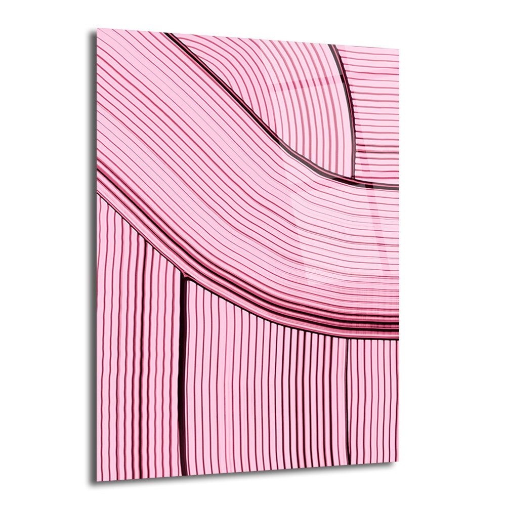 Açık pembe zeminde, koyu pembe ve siyah tonlarında kıvrımlı ve düz çizgilerin oluşturduğu soyut bir sanat eseri.