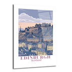 Edinburgh Kalesi ve İskoçya'nın tarihi şehir silüetini gösteren, tepede yükselen kale ve etrafındaki eski binaların yer aldığı, mor ve pastel tonlarda çizim tarzı bir cam tablo.