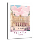 Pembe bulutlu gökyüzü altında Viyana'daki Schönbrunn Sarayı'nın zarif illüstrasyonu, avluda gezinen ziyaretçiler ve alt kısmında "VIENNA Austria" yazısı bulunan bir cam tablo.