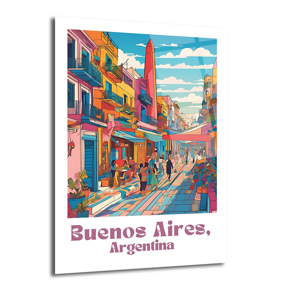 Buenos Aires, Arjantin'den canlı renklerde, pop-art tarzı bir şehir manzarası cam tablo. Kalabalık bir sokakta, renkli binalar, dış mekan kafeleri ve insanların günlük yaşamlarını sürdürdüğü görülüyor. Arka planda ikonik kırmızı bir dikilitaş (obelisco) yükseliyor. Resim, güneşli bir günü ve şehrin enerjisini yansıtıyor.