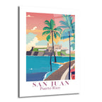 San Juan, Puerto Rico'nun palmiye ağaçları, tarihi kale ve turkuaz deniziyle retro tarzda çizilmiş, gün batımı tonlarında bir plaj manzarası cam tablo.