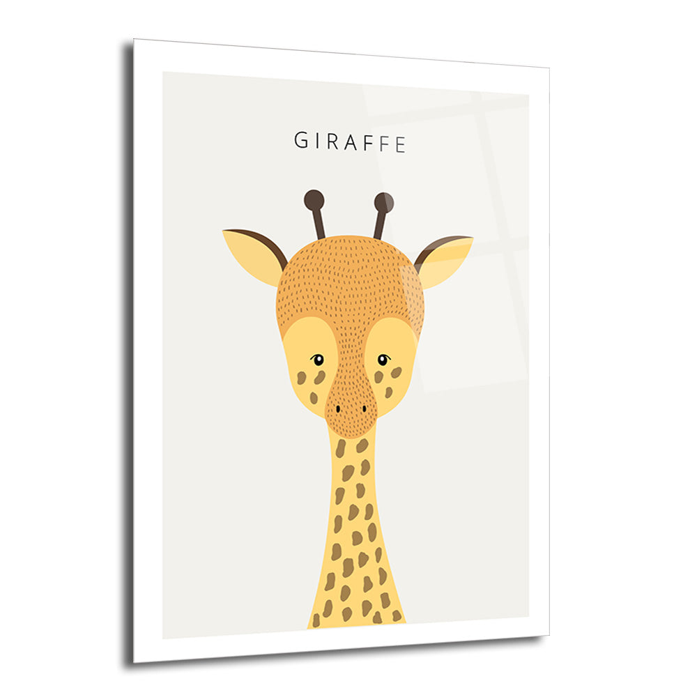 Açık bej zeminde siyah harflerle 'GIRAFFE' yazısı ve altında minimalist çizim stiliyle sarı ve kahverengi tonlarında sevimli bir zürafa başı ve boynunun göründüğü cam tablo.