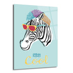 Açık mavi arka planda, güneş gözlüklü ve renkli mohawk saçlı havalı bir zebra kafasının karikatürize çizimi, altında 'stay Cool' yazısı bulunan cam tablo.
