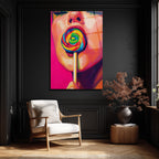 Gökkuşağı Lolipoplu Pop Art Kadın Cam Tablo - Canlı Renklerin Dansı