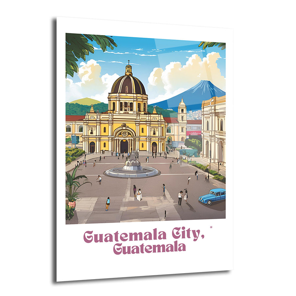 Guatemala City'nin canlı, çizim tarzı bir görünümünü sergileyen cam tablo. Ortada büyük sarı kubbeli bir katedral, önünde kalabalık bir meydan, bir çeşme, arka planda mavi bir volkan ve bulutlu mavi gökyüzü bulunuyor.