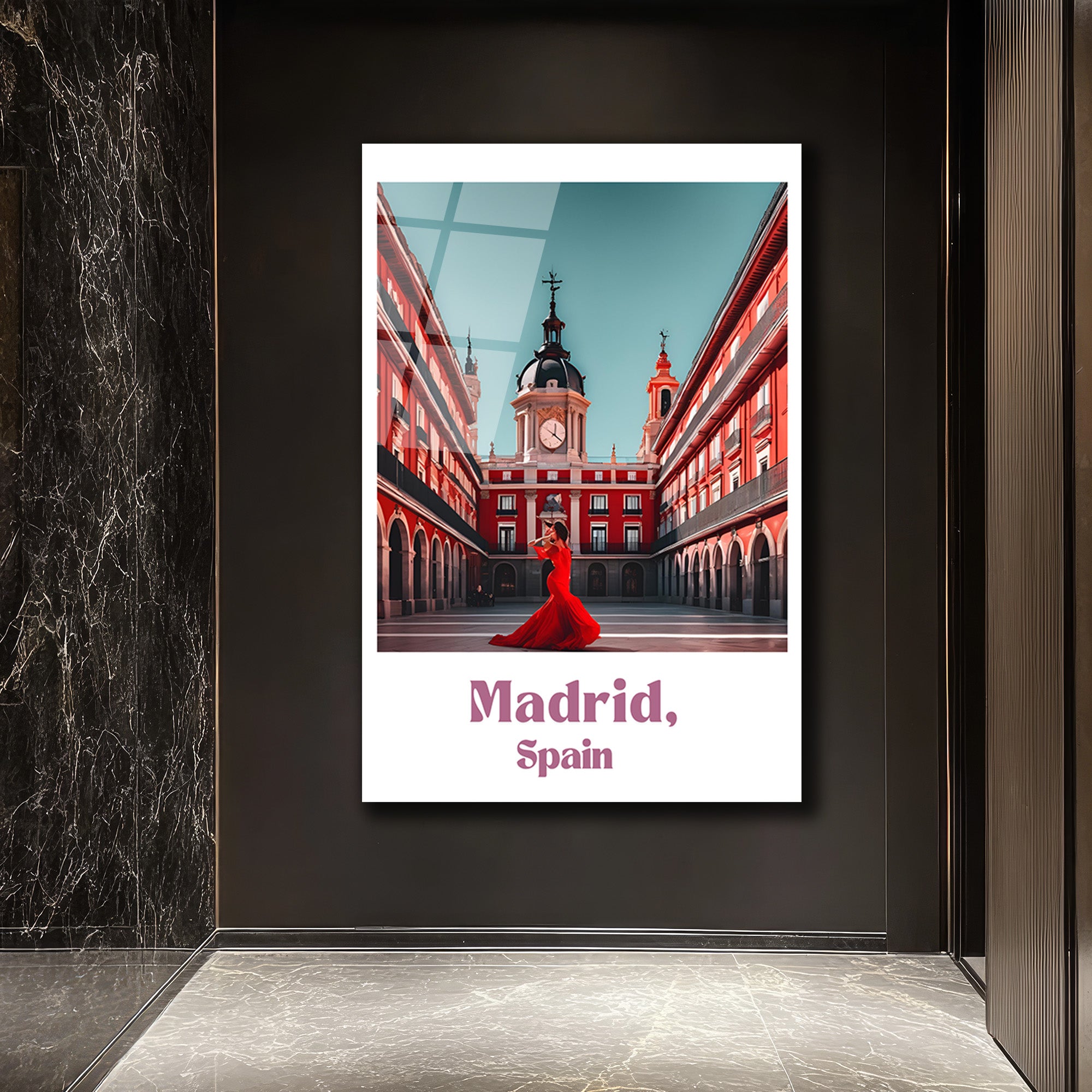 Madrid Plaza Mayor Kırmızı Elbiseli Kadın Cam Tablo