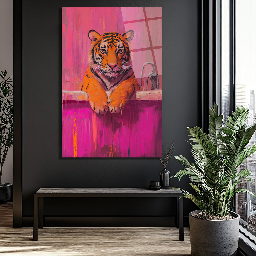 Banyodaki Kaplan Sanat Eseri: Pembe Tonlarda Cesur Cam Tablo