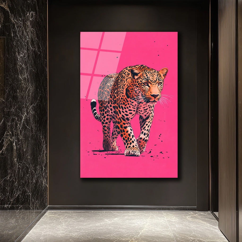 Vahşi Zarafet: Pembe Fonlu Leopar Cam Tablo