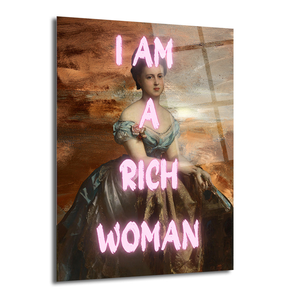 Klasik bir kadın portresinin üzerine neon pembe harflerle 'I AM A RICH WOMAN' yazısının işlendiği, kahverengi ve turuncu tonlarında arka plana sahip cam tablo.