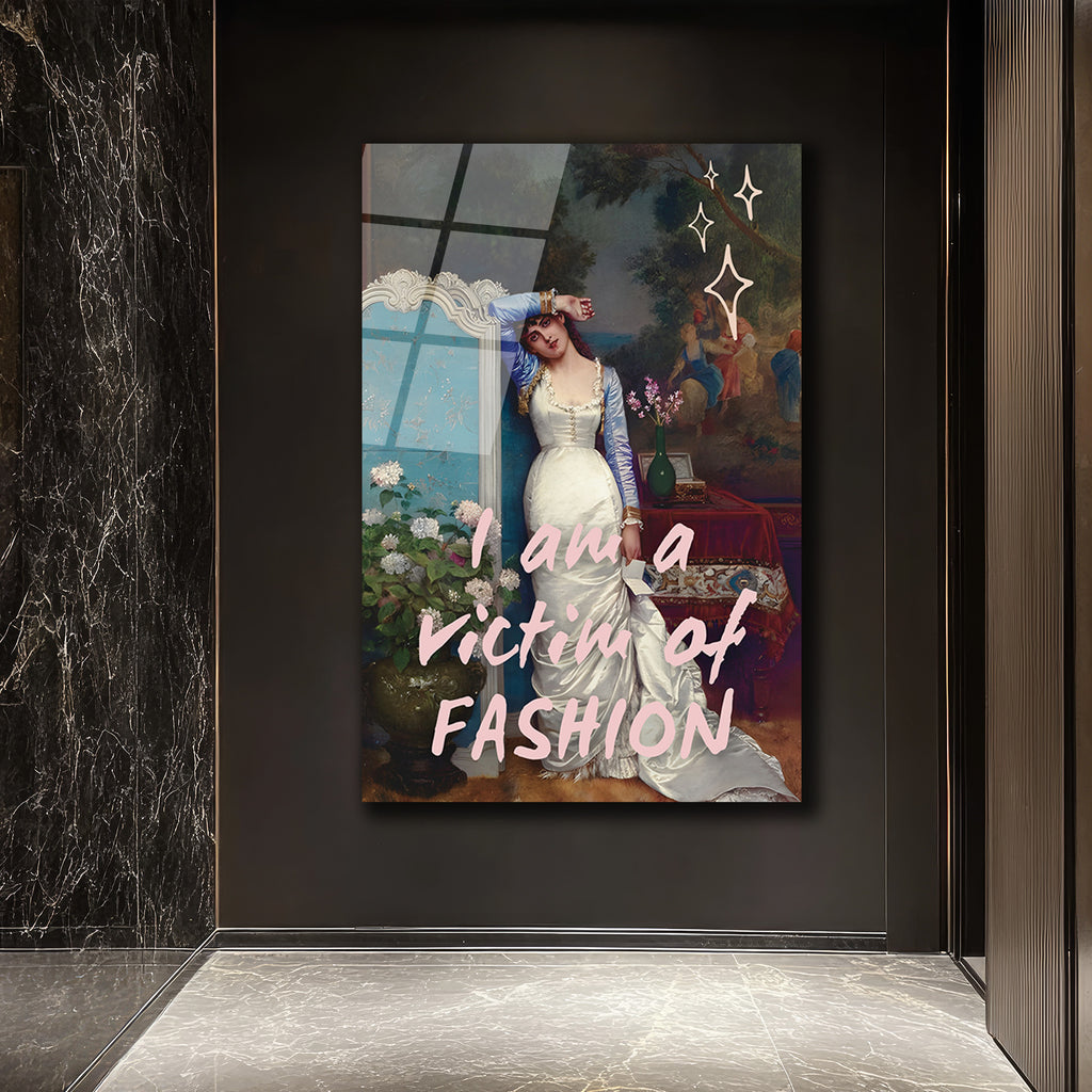 "I Am A Victim Of Fashion" Temalı Modern Sanat Cam Tablo