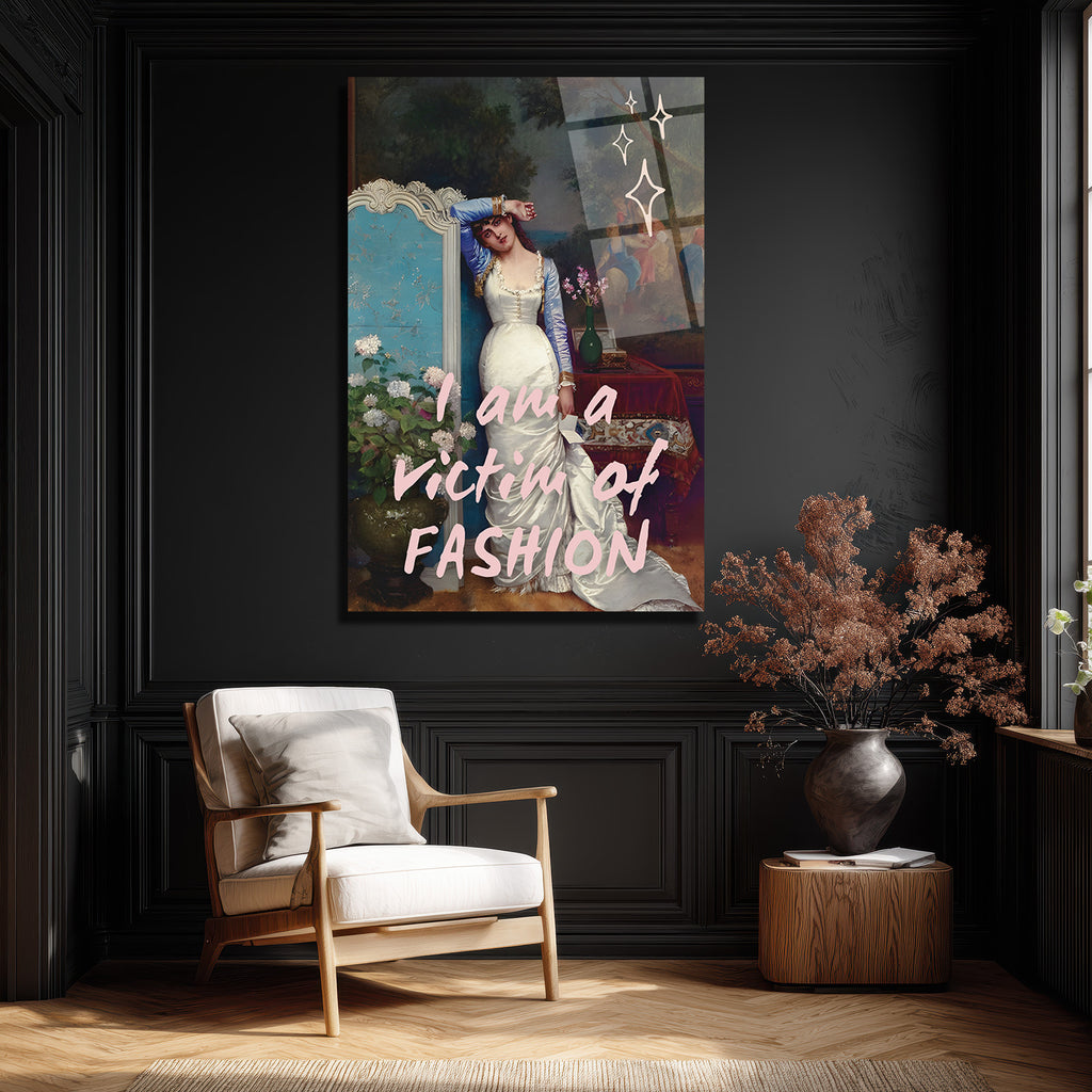 "I Am A Victim Of Fashion" Temalı Modern Sanat Cam Tablo