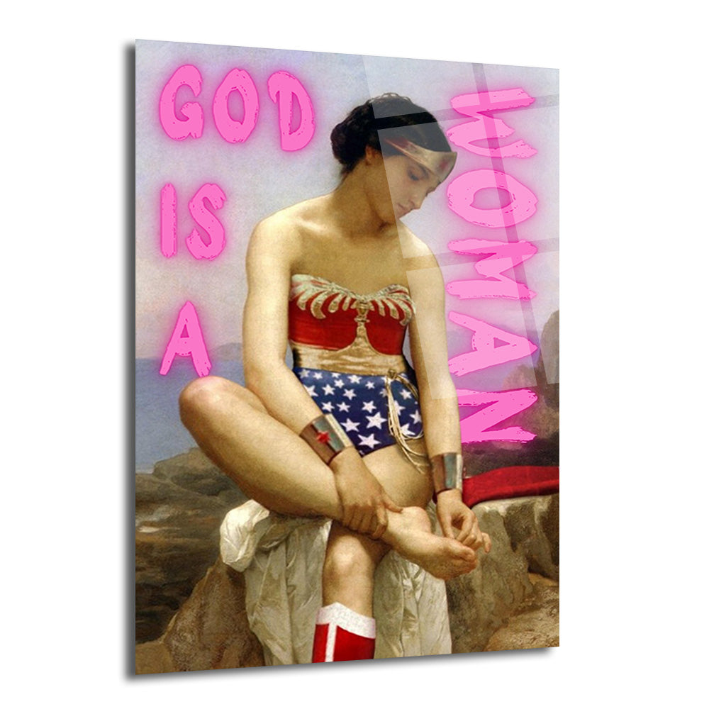 Klasik resim stilinde çizilmiş, Wonder Woman kostümü giyen bir kadının oturduğu ve üzerinde neon pembe harflerle 'GOD IS A WOMAN' yazan cam tablo.