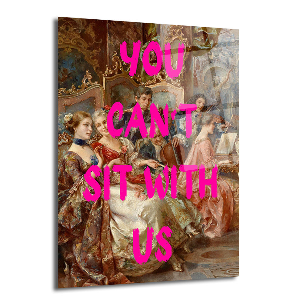 Rococo dönemi kıyafetli, müzik aletleri çalan asilzade grubunun üzerine parlak pembe harflerle 'You Can't Sit With Us' yazısının eklendiği, klasik ve modern sanatı harmanlayan cam tablo.