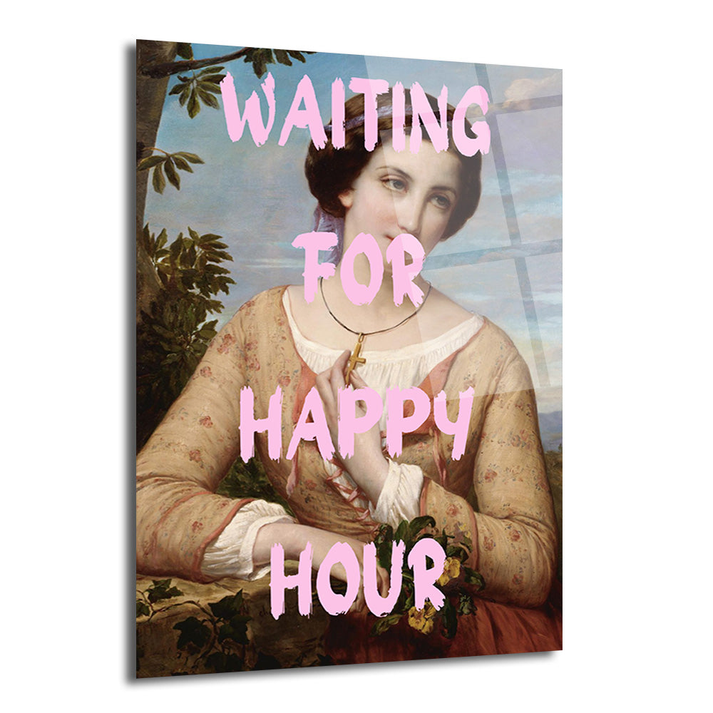 Klasik bir kadın portresi üzerine pembe fırça darbesiyle 'WAITING FOR HAPPY HOUR' yazan, modern ve ironik bir cam tablo. Kadın pensive bir ifadeyle bir haç tutuyor, arka planda ağaçlar ve açık gökyüzü var.