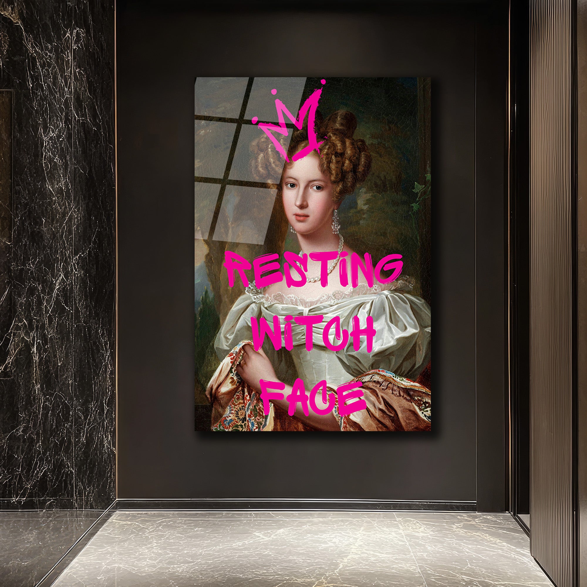 "Resting Witch Face" Temalı İronik Kraliçe Portre Cam Tablo
