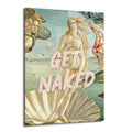 Botticelli'nin Venüs'ün Doğuşu tablosunun üzerine pembe, fırça darbeli 'GET NAKED' yazısıyla modern bir yorum. Tabloda Venüs bir deniz kabuğunun üzerinde duruyor, arka planda rüzgar tanrıları ve çiçekler var, hakim renkler açık mavi ve bej.