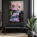 "What A Time To Be A Vibe" Pembe Yazılı Klasik Kadın Portre Cam Tablo