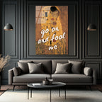 Klimt Öpücük ve 'Go On And Fool Me' Temalı Sanatsal Cam Tablo