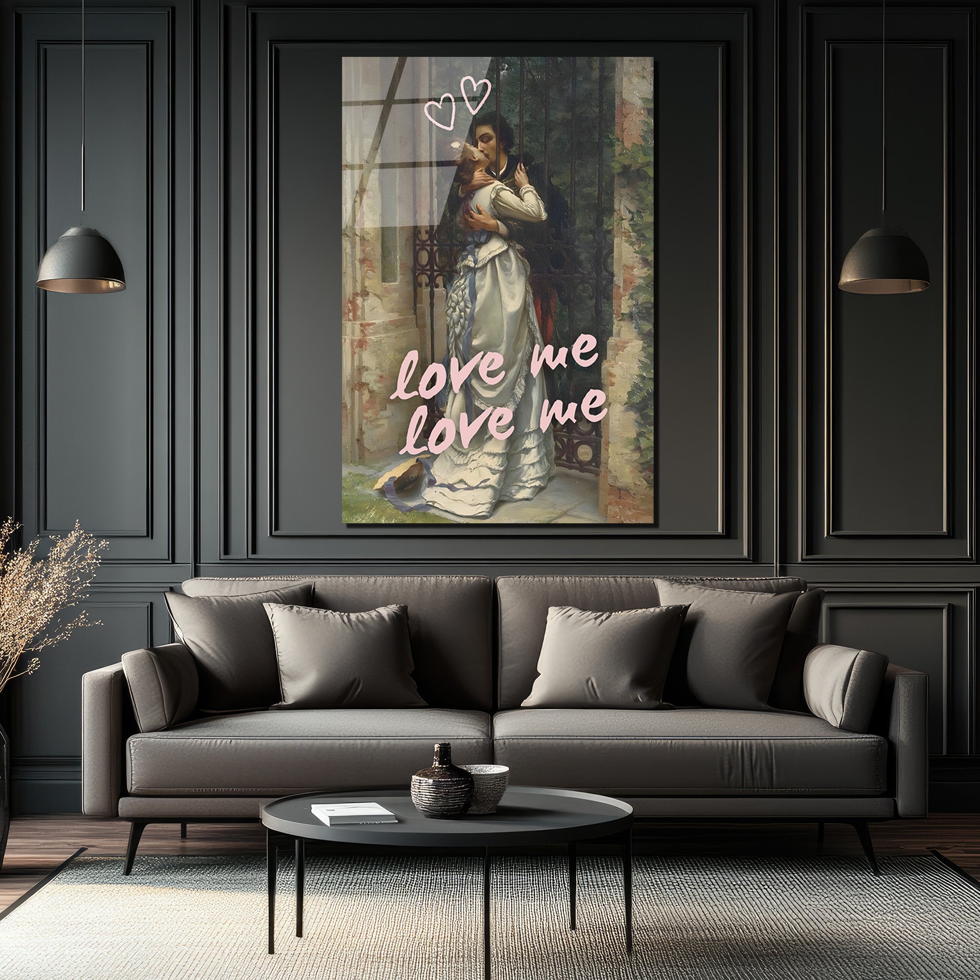 Love Me Yazılı Romantik Öpücük Cam Tablo