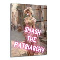Pembe elbiseli, şapkalı, sakız çiğneyen ve 'Smash The Patriarchy' yazısı neon pembe renkte parlayan vintage tarzı bir kadının şehir sokağında yürüdüğü sanatsal cam tablo.