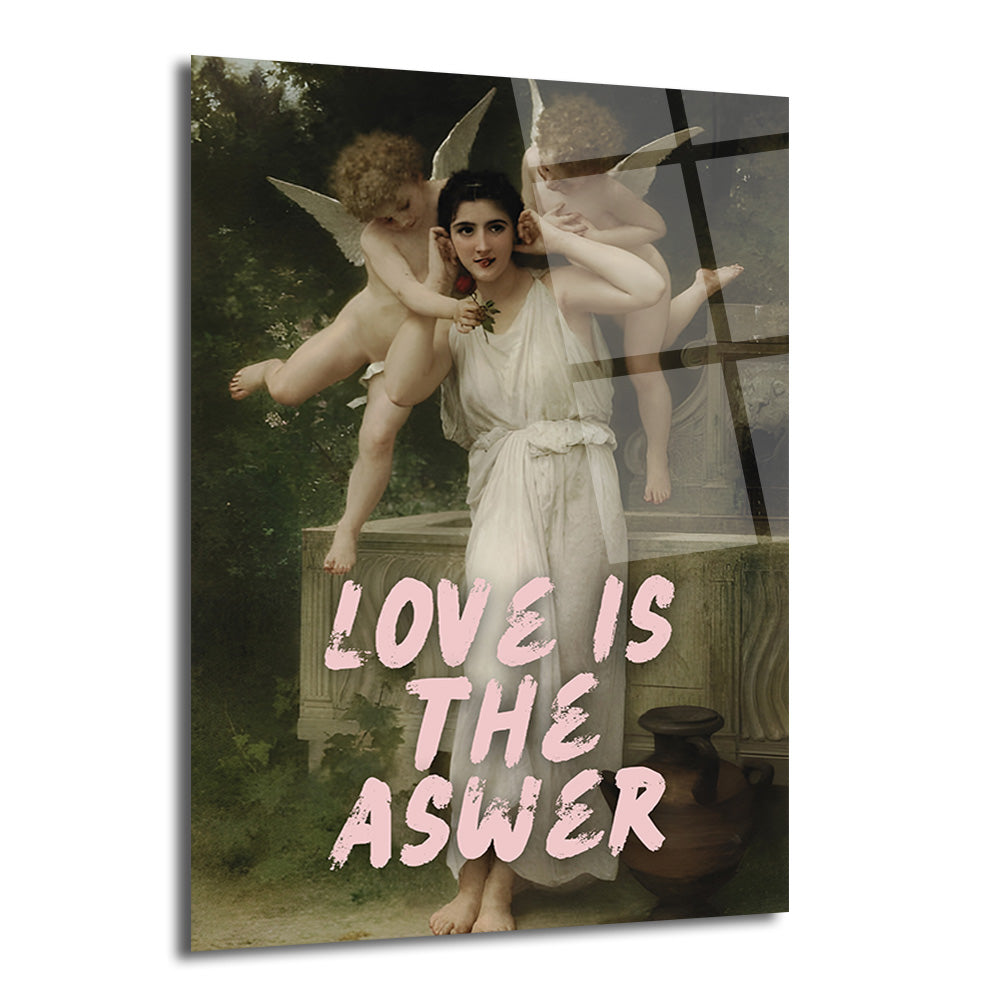 Klasik yağlı boya tablo stilinde, beyaz elbiseli bir kadın ve iki melek figürünü gösteren, üzerinde pembe fırça darbeleriyle 'LOVE IS THE ANSWER' yazan cam tablo.