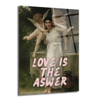 Klasik yağlı boya tablo stilinde, beyaz elbiseli bir kadın ve iki melek figürünü gösteren, üzerinde pembe fırça darbeleriyle 'LOVE IS THE ANSWER' yazan cam tablo.