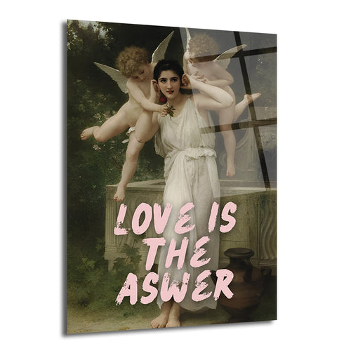 Klasik yağlı boya tablo stilinde, beyaz elbiseli bir kadın ve iki melek figürünü gösteren, üzerinde pembe fırça darbeleriyle 'LOVE IS THE ANSWER' yazan cam tablo.