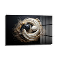 Modern Ying Yang Dekoratif Yatay Cam Tablo ürününü gösteren, beyaz bir duvarda asılı, temperli camdan yapılmış, canlı renklerde HD UV baskıya sahip, ev ve ofis dekorasyonu için şık bir duvar sanatı.