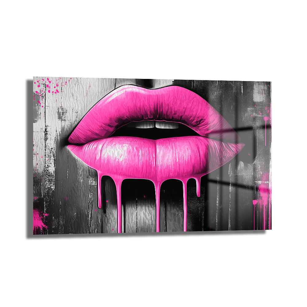 Pembe Dudaklar: Pop Art Ruhuyla Modern Cam Tablo. Siyah beyaz graffiti arka plan üzerinde parlak pembe dudakların ve akışkan boya damlalarının yer aldığı, modern ve cesur bir duvar sanatı.