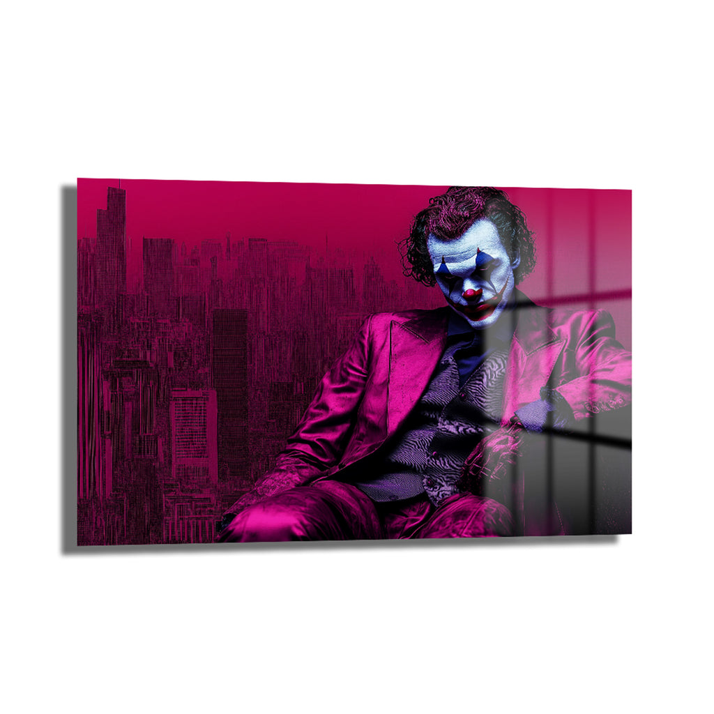 Joker'in Gizemli Dünyası: Pembe Şehirde Modern Temperli Cam Tablo, pembe ve mor tonlarında Gotham temalı, modern tarzda bir duvar dekorasyonudur.
