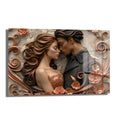 Aşkın Sonsuz Dansı: Romantik Relief Cam Tablo, bronz ve rose gold çiçek motifleriyle çevrili, birbirine kenetlenmiş iki figürü kabartma edasıyla gösteren, mermer dokulu arka plana sahip, modern ve üç boyutlu bir sanat eseri.