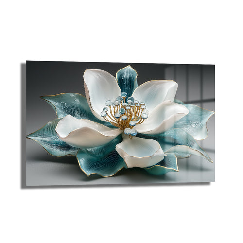 Aqua Lotus Zarafeti: Altın Detaylı Modern Cam Tablo, beyaz ve turkuaz tonlarında, altın çizgilerle süslenmiş lotus çiçeği motifine sahip, ortasında pırıltılı açık mavi taş detayı bulunan, modern ve zarif bir temperli cam duvar tablosu.