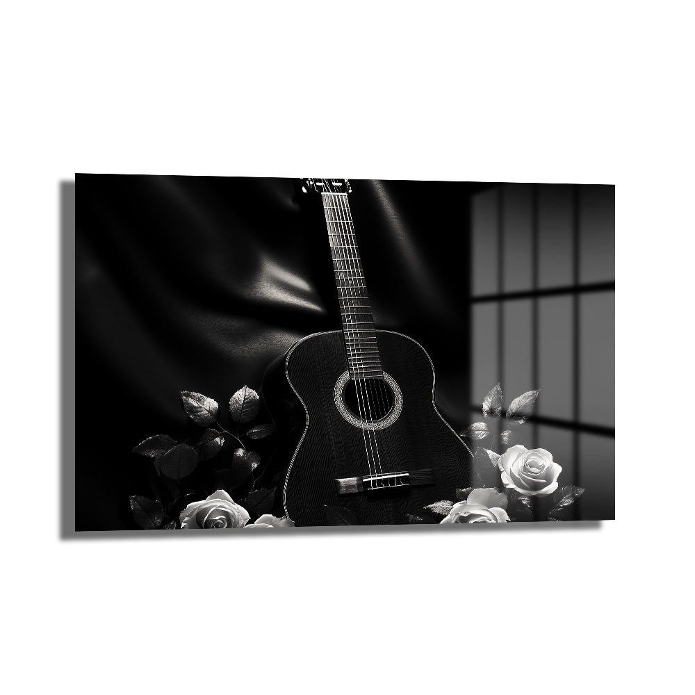 Siyah Beyaz Akorlar: Klasik Gitar ve Güller Cam Tablo, siyah beyaz tonlarda klasik bir gitarın ve zarif beyaz güllerin resmedildiği, duvar dekorasyonu için ideal temperli cam tablo.