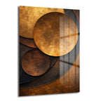 Altın ve Bronzun Dansı: Modern Geometrik Soyut Cam Tablo, altın, bronz, kahverengi ve siyah tonlarında, üst üste binen dairesel ve kavisli metalik geometrik formlara sahip soyut bir duvar sanatı.