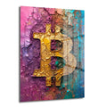 Canlı pembe, mor, altın ve turkuaz renklerde çatlak dokulu bir zeminde modern bir Bitcoin sembolünü gösteren Dinamik Bitcoin: Canlı Renklerle Modern Kripto Sanat Cam Tablo.