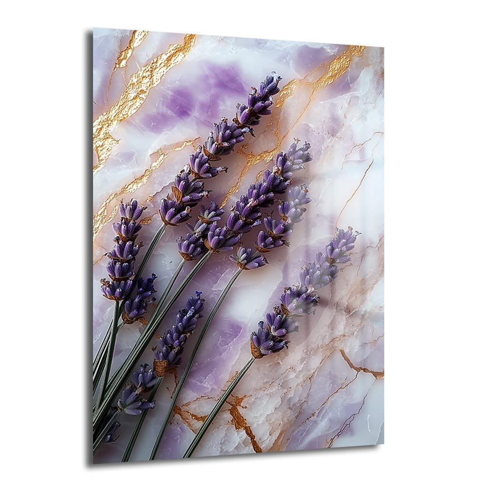 Lavanta Rüyası: Altın Damarlı Mermer Desenli Dekoratif Cam Tablo, lavanta moru, beyaz ve mor mermer desenleriyle süslenmiş, altın damarlı, parlak yüzeyli ve 4mm temperli camdan yapılmış modern bir duvar sanatı.