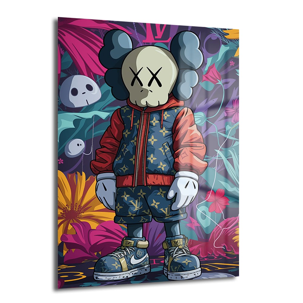 Urban Rüyalar Kaws Stili: Canlı Renkler Modern Cam Tablo, Kaws'tan ilham alan karakteri, Louis Vuitton desenli urban kıyafetler içinde, canlı pembe, mor, turkuaz, sarı egzotik çiçekler ve gizemli kafatası detaylarıyla zenginleşen modern bir sanat eserini gösteriyor.
